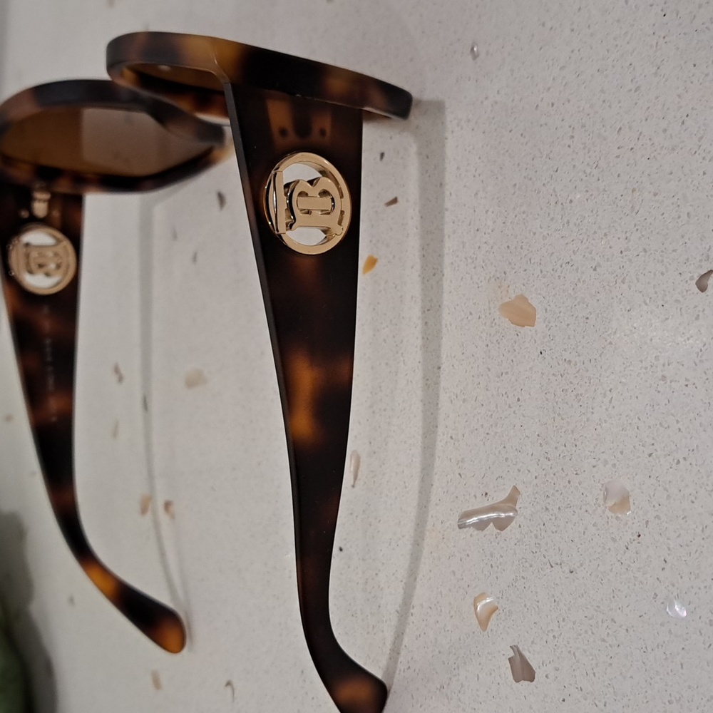 NWT Burberry sunglasses - Picture 4 of 9